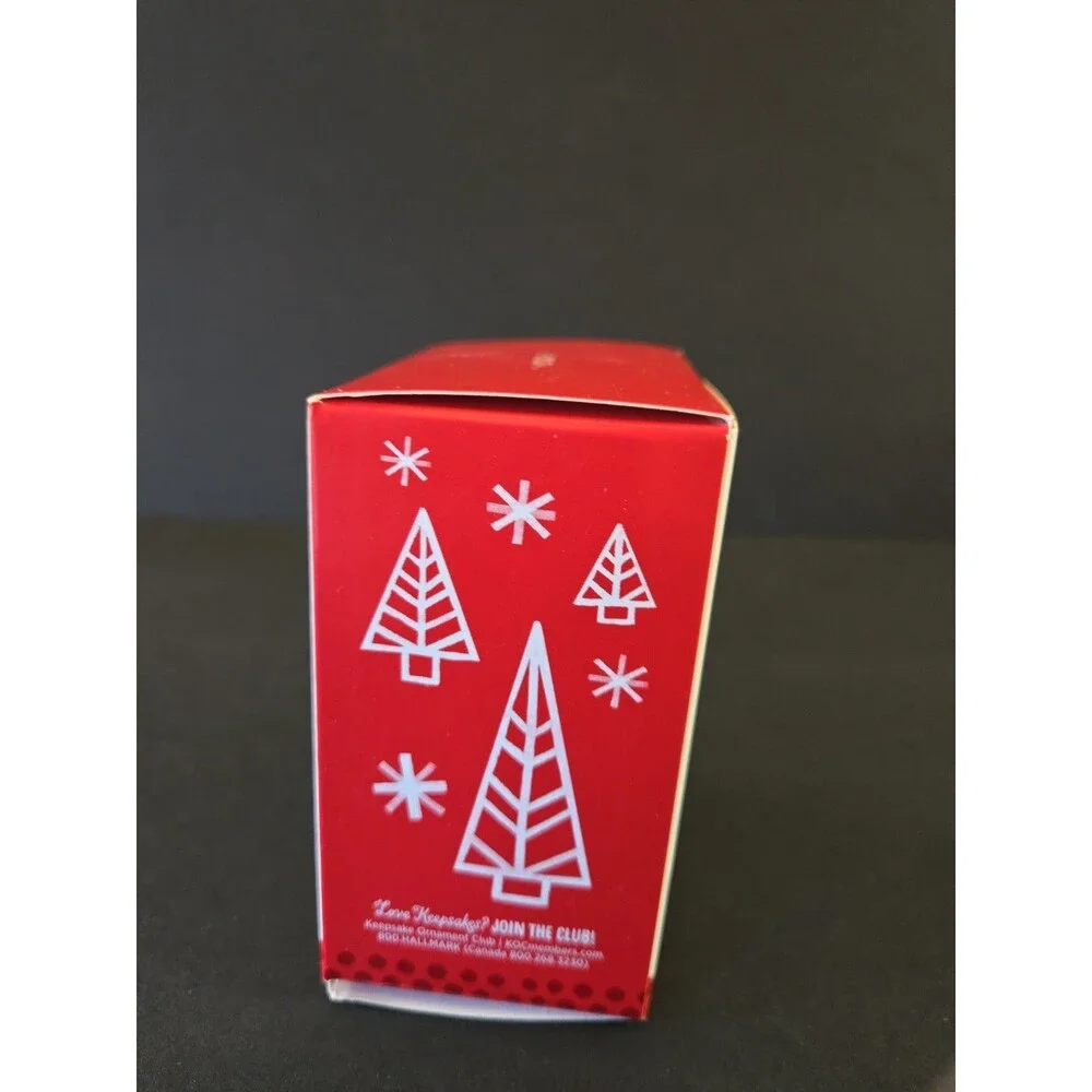 2013 Hallmark “Pigpen Builds A Snowman” The Peanuts Gang Christmas Ornament